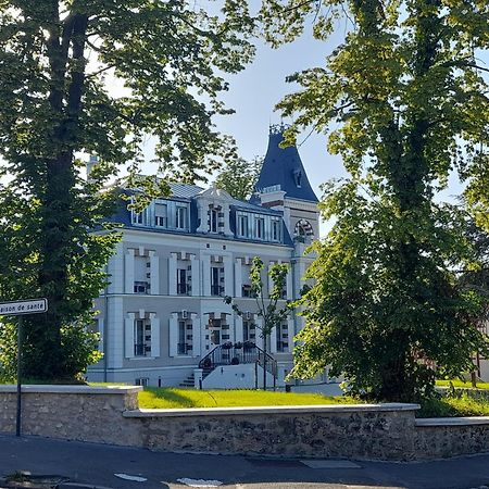Appart Dans Petit Chateau En Centre Ville Lagny Exteriör bild