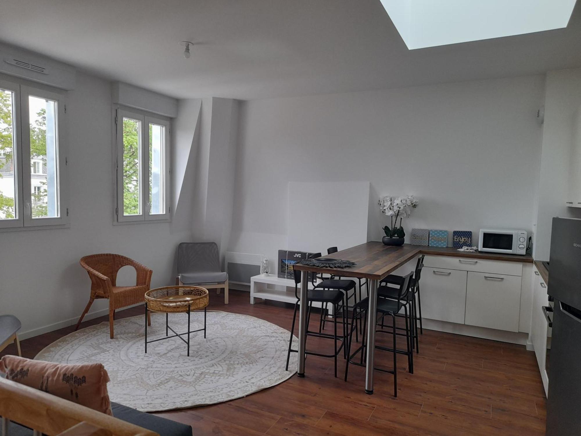 Appart Dans Petit Chateau En Centre Ville Lagny Exteriör bild