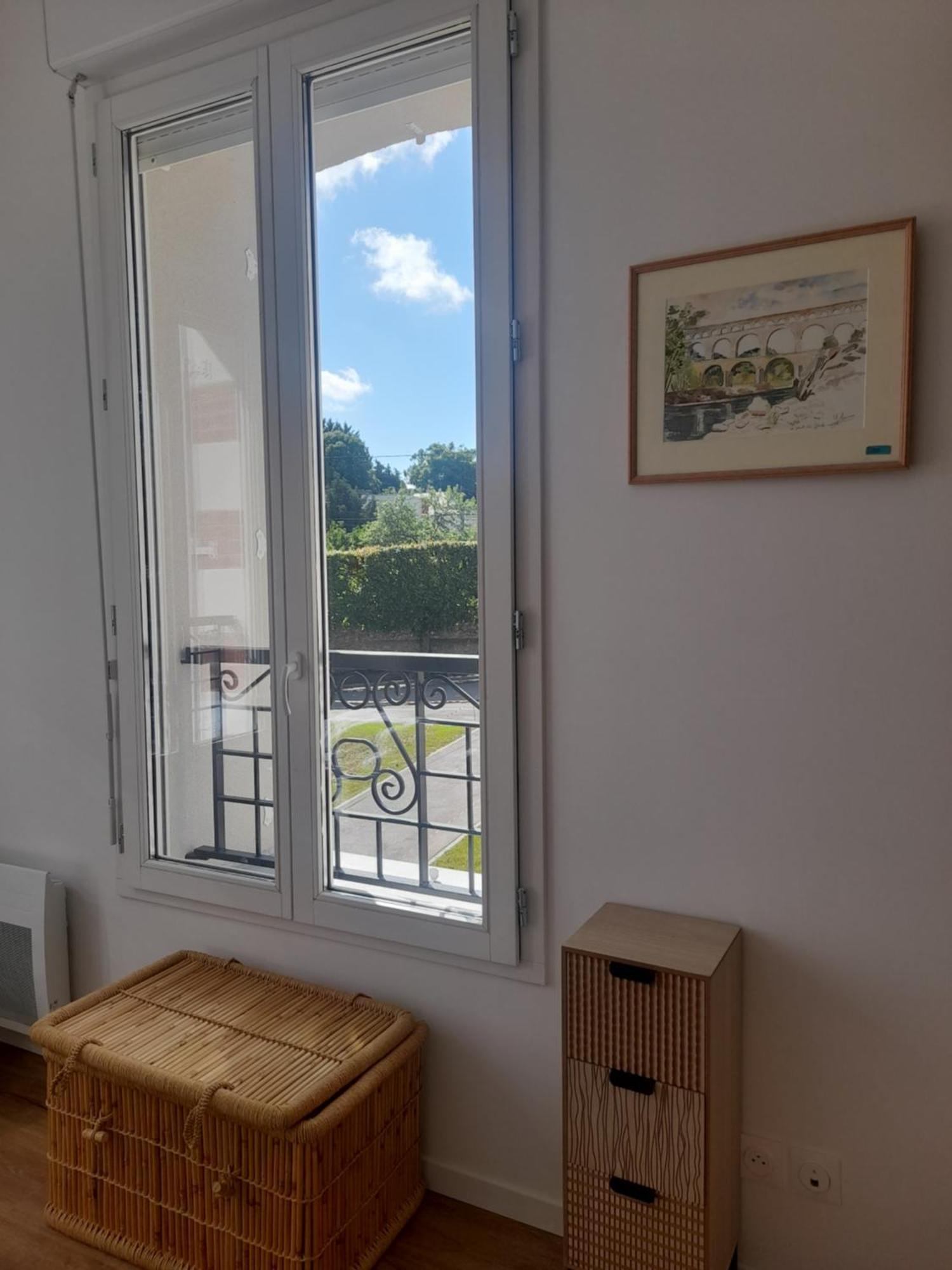 Appart Dans Petit Chateau En Centre Ville Lagny Exteriör bild