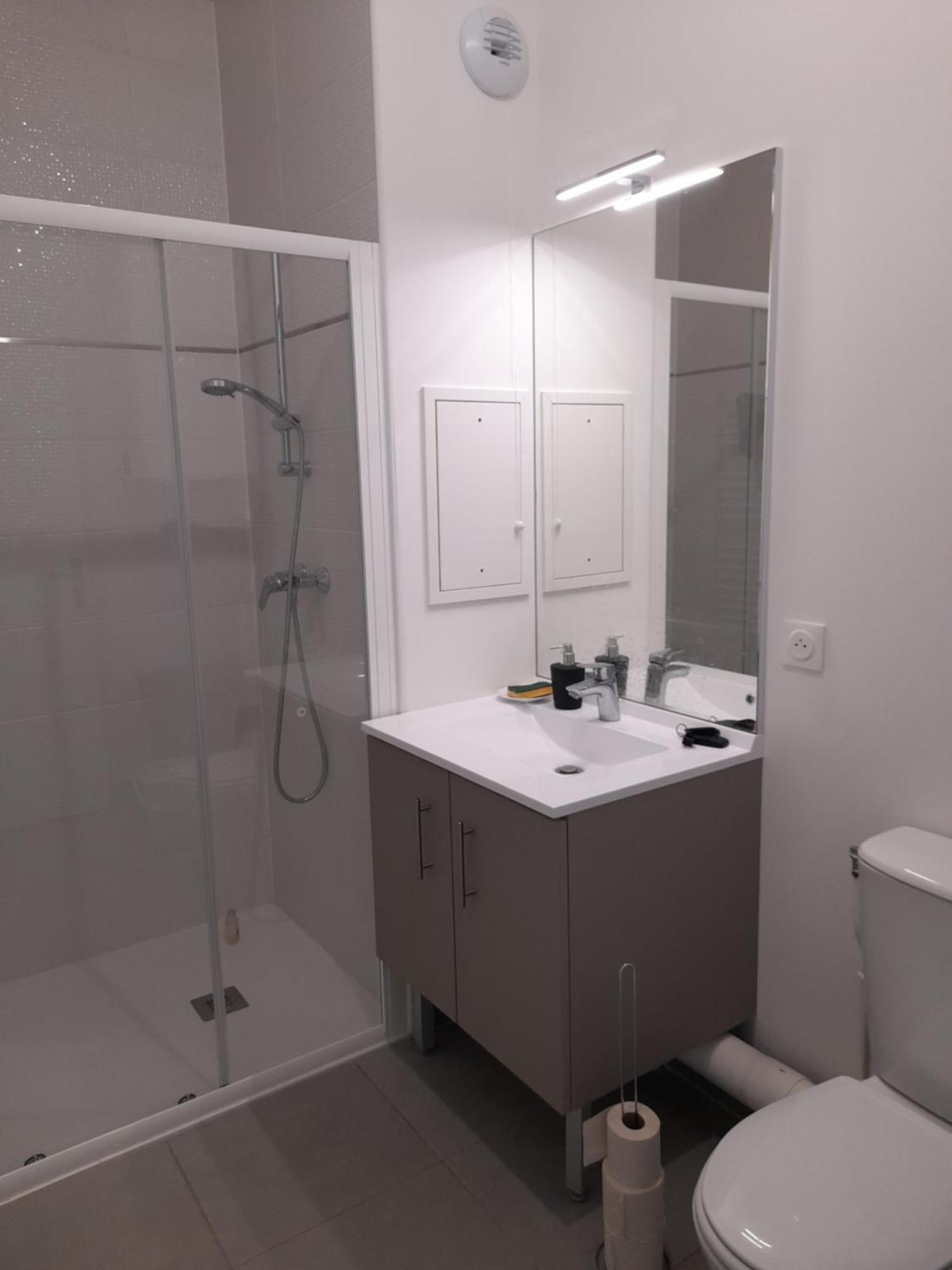 Appart Dans Petit Chateau En Centre Ville Lagny Exteriör bild