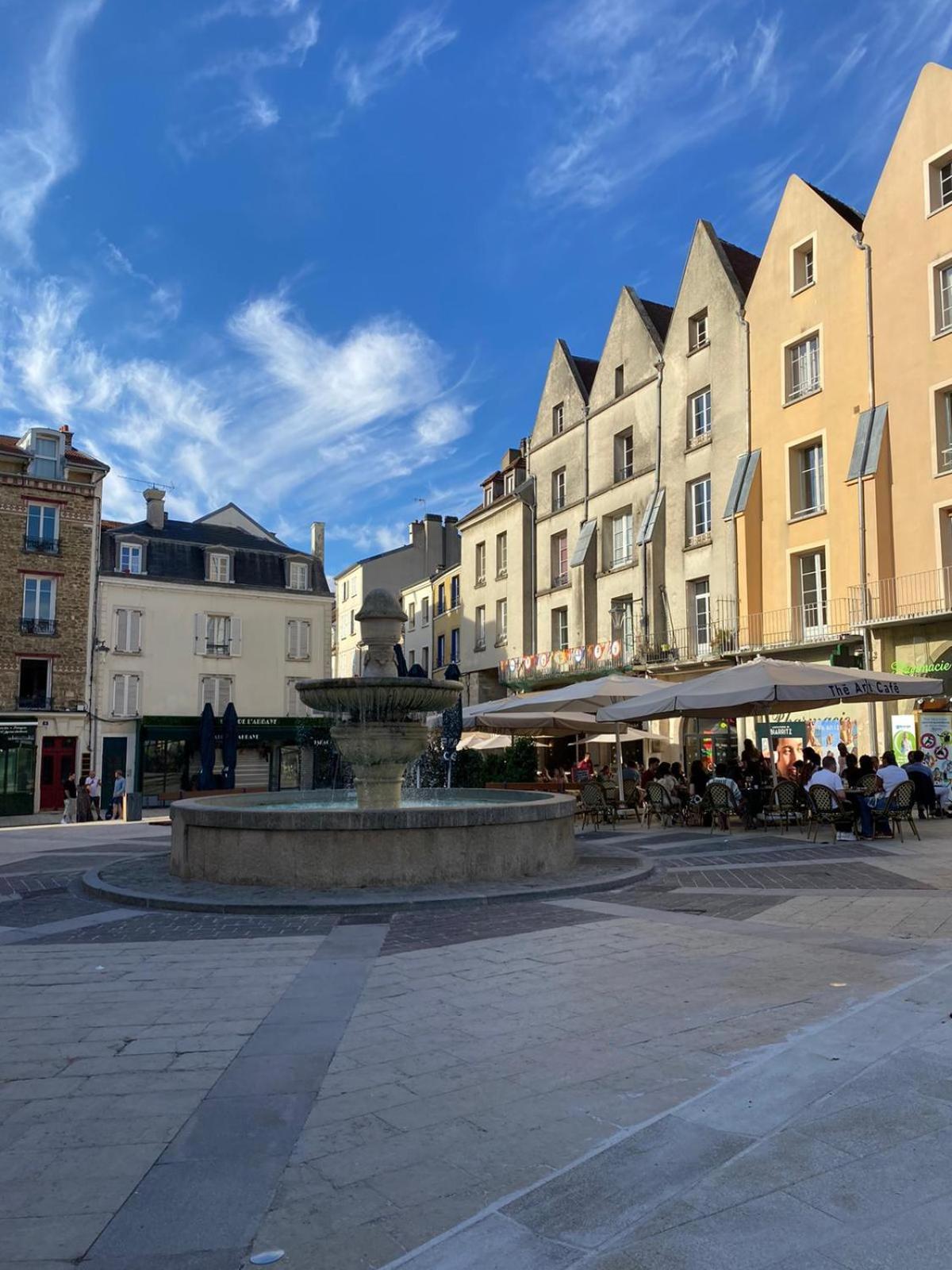 Appart Dans Petit Chateau En Centre Ville Lagny Exteriör bild
