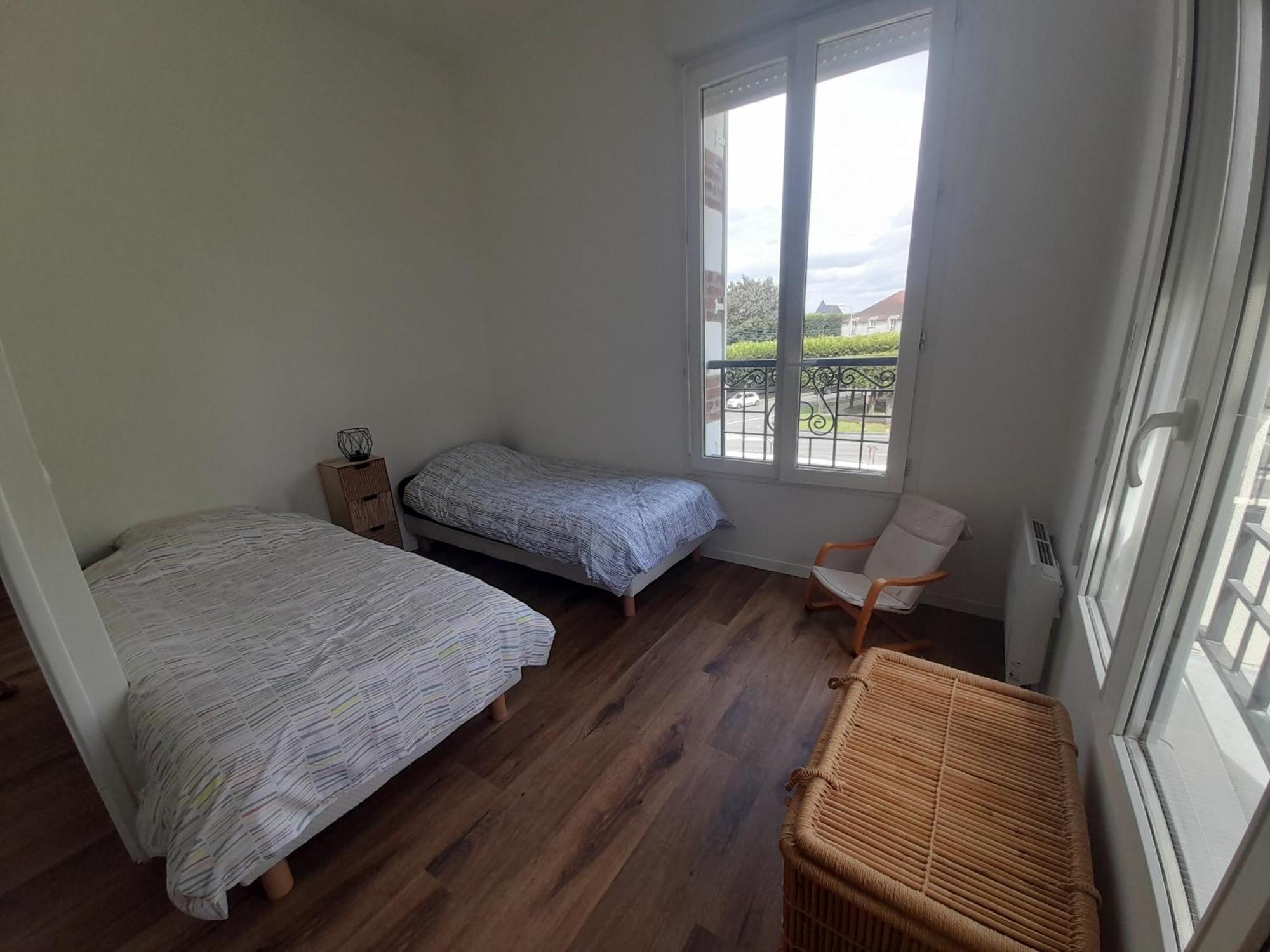 Appart Dans Petit Chateau En Centre Ville Lagny Exteriör bild
